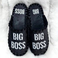 черные велюровые тапочки с надписью Big Boss