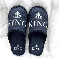 чорні закриті велюрові капці з написом King