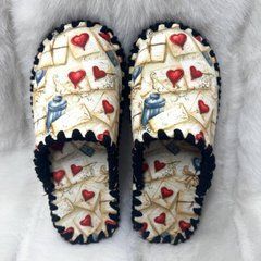 велюровые подарочные тапочки с сердечками