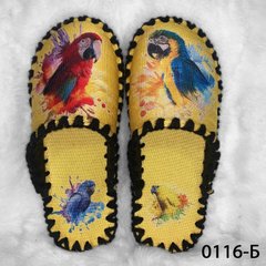 жовті текстильні капці з папужками