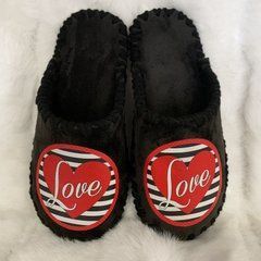 замшеві чорні капці з написом Love
